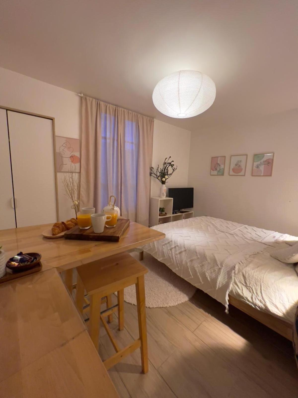 Escale Cosy A Pontoise Jacuzzi Et Terrasseアパートメント エクステリア 写真