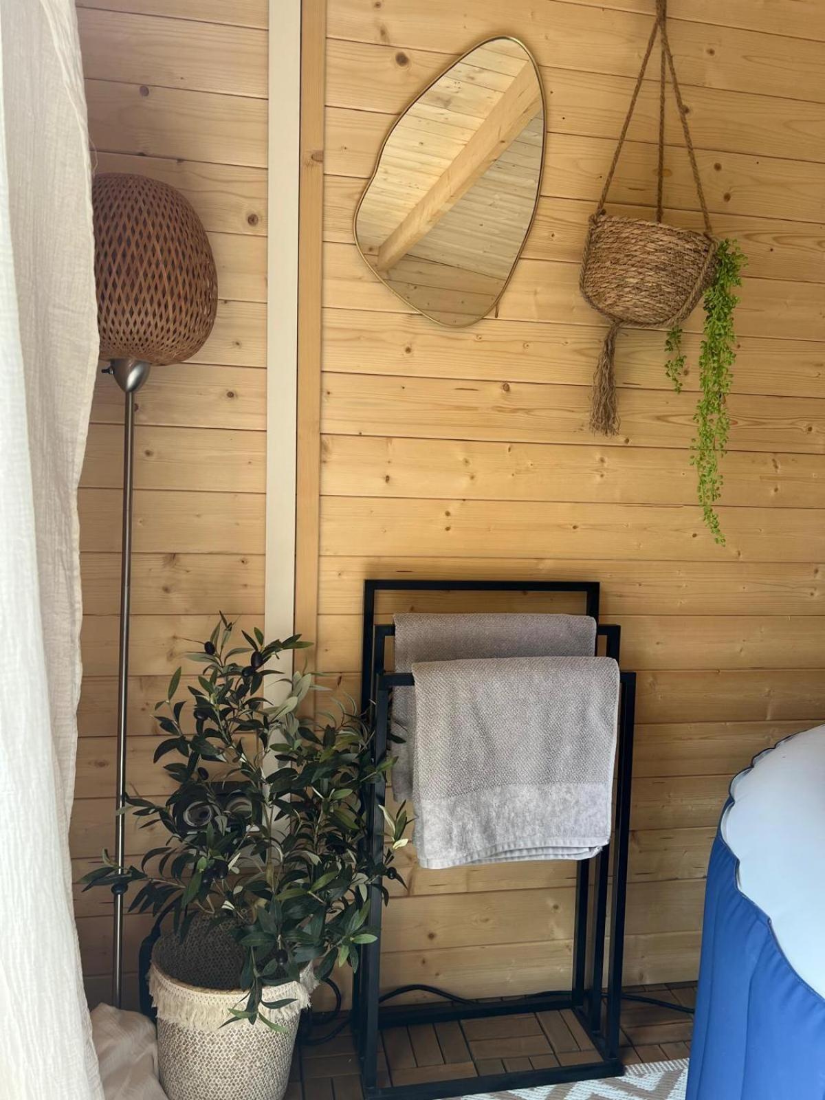 Escale Cosy A Pontoise Jacuzzi Et Terrasseアパートメント エクステリア 写真