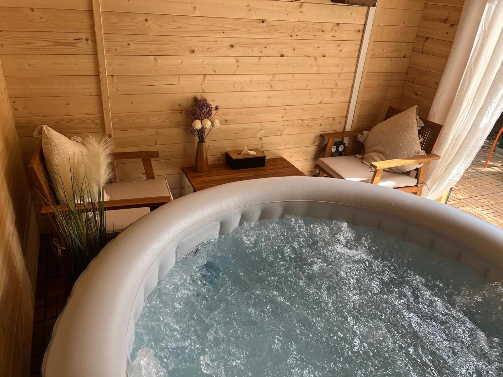 Escale Cosy A Pontoise Jacuzzi Et Terrasseアパートメント エクステリア 写真
